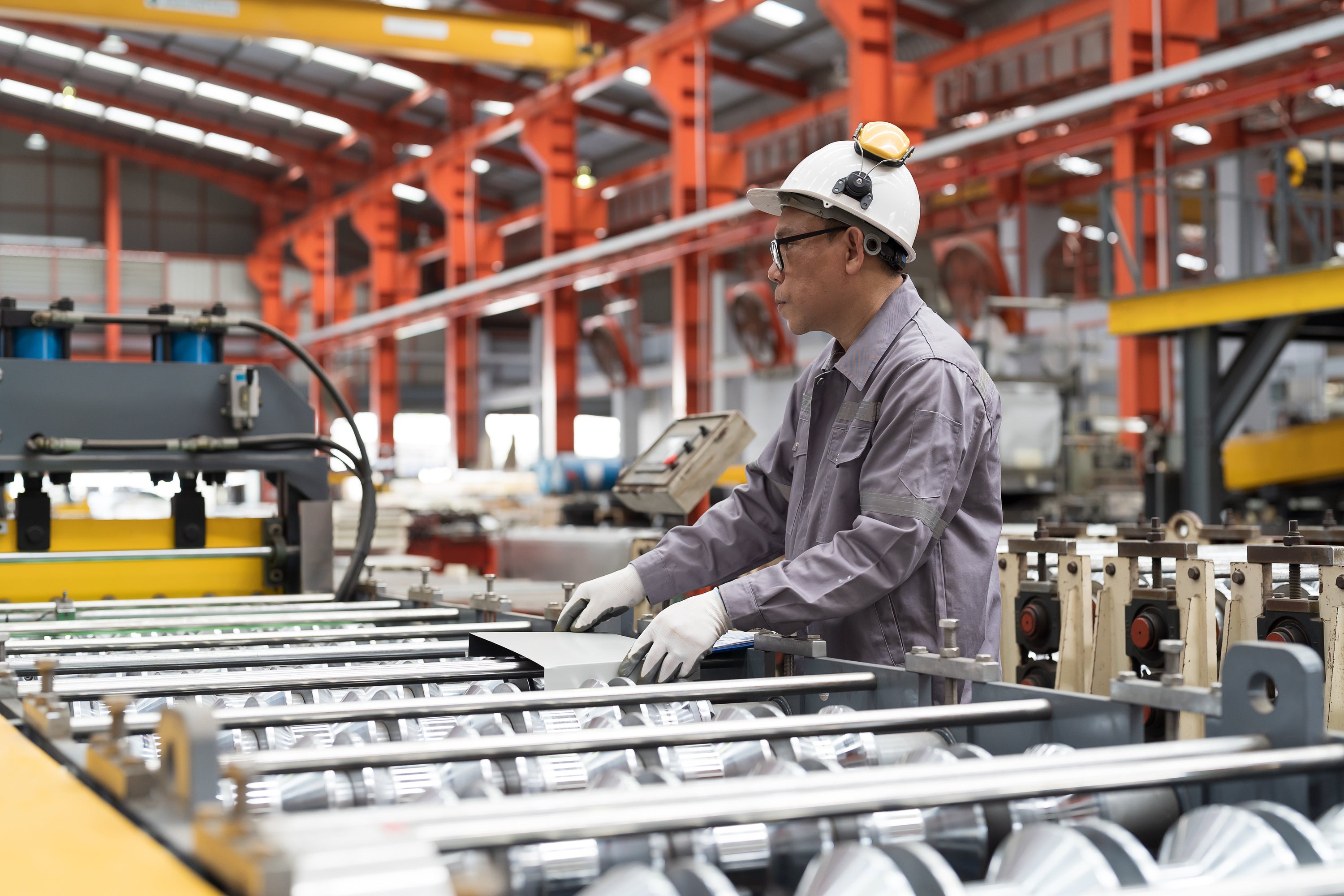 Fortifying Warehouse and Plant Operations with Synchronized Time and Visual Messaging Technology